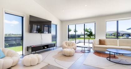 Grand Hideaway in Ebenezer