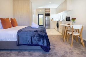 1 bedroom, desk, iron/ironing board, free WiFi
