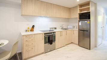 Refrigerador, microondas, horno, placa de cocina