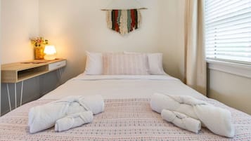 3 bedrooms, iron/ironing board, free WiFi, bed sheets