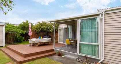 Coastal Comfort: Spacious 3BR Getaway in Redcliffs