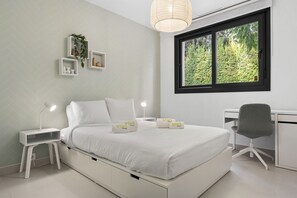 3 bedrooms, in-room safe, iron/ironing board, free WiFi