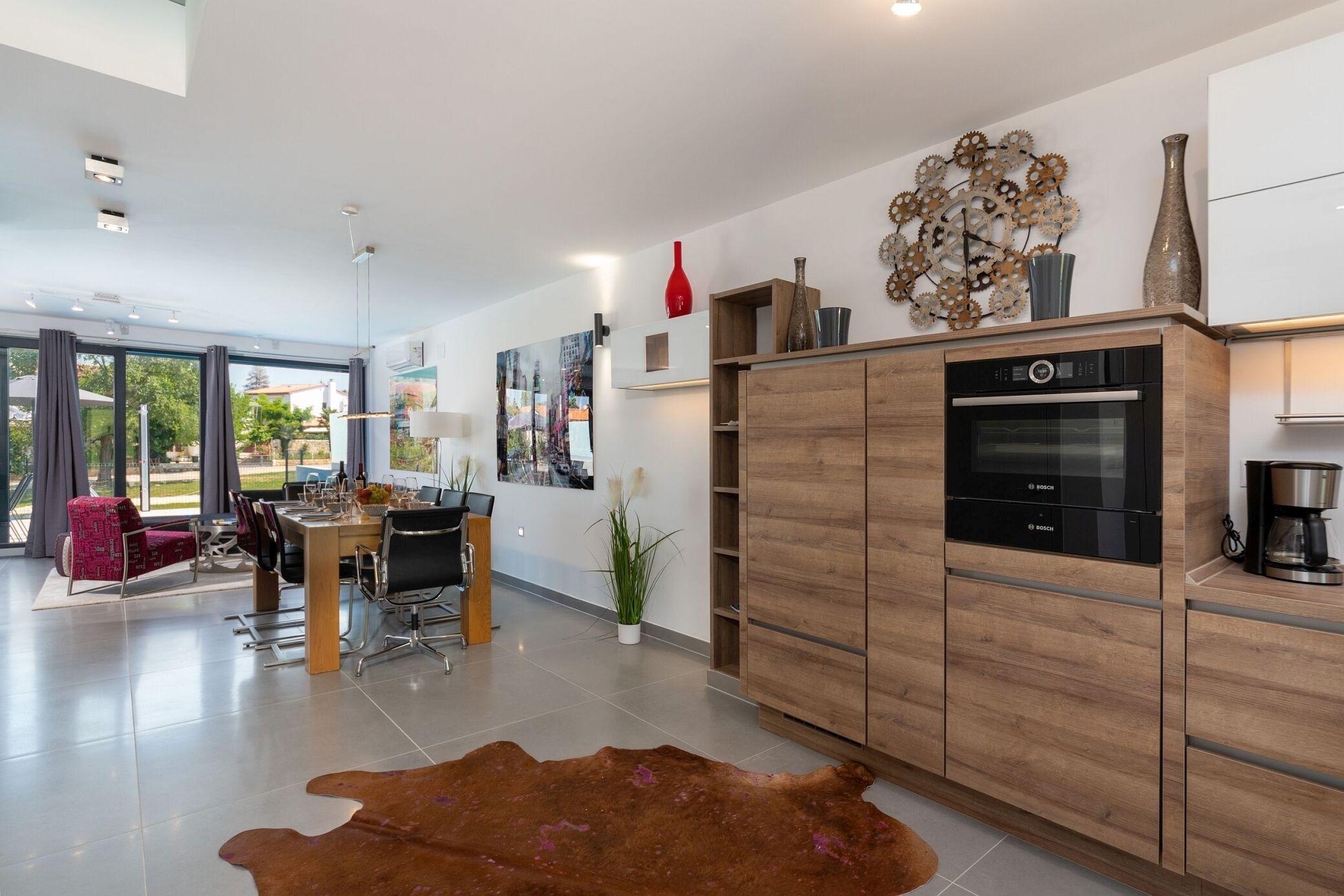 Jääkaappi, uuni, liesi, astianpesukone