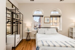 1 bedroom, iron/ironing board, WiFi, bed sheets - Luxury Short North Top Floor Condo & 2 Beds (Columbus)