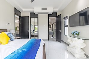 3 chambres, coffres-forts dans les chambres, fer et planche à repasser