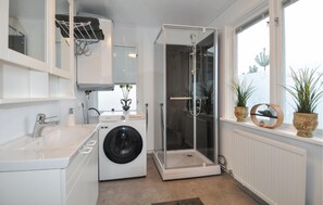 Shower - Gorgeous home in Vretstorp (Vretstorp)