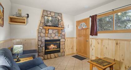 "Casa Del Rio Rojo 10" In Town, 2 Blocks to River, Jetted Tub, Pet Friendly