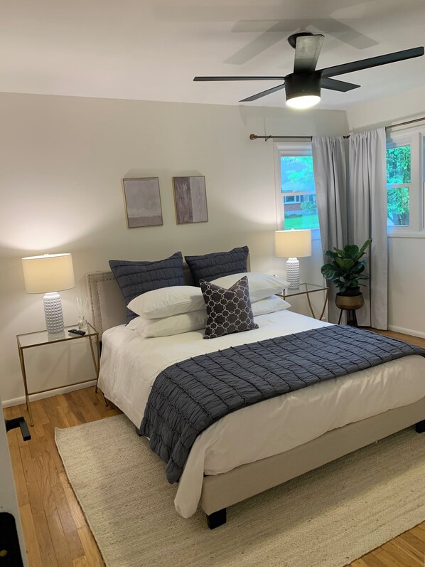 3 habitaciones, caja de seguridad en la habitación y escritorio