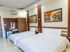 Desk, soundproofing, free WiFi