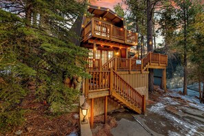 Exterior - Big Cub Cabin Big Bear- Hot Tub- Games- Stargazing Igloo (Big Bear Lake)