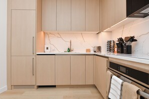 Fridge, microwave, oven, stovetop - CASA SUPREME : Ultra-Luxury 4BR/3BA in Prime MIDTOWN Manhattan (New York)