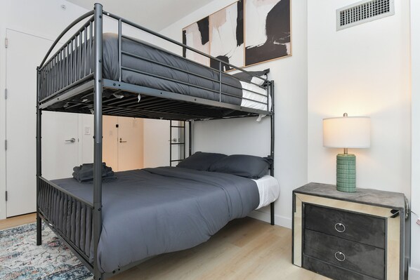 3 bedrooms, iron/ironing board, free WiFi, bed sheets
