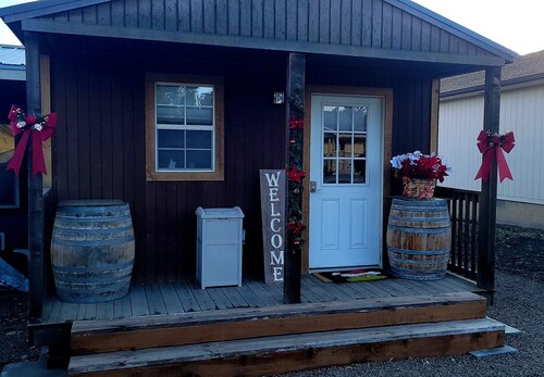 Charming cottage in serene Cottonwood with AC, WiFi.  