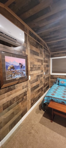 Charming cottage in serene Cottonwood with AC, WiFi.  