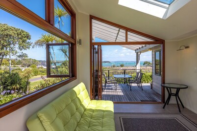 Tikirau Bay Views in Oneroa 