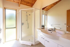 Comfort House, Sea View | Bathroom
