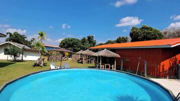 Kolam renang outdoor