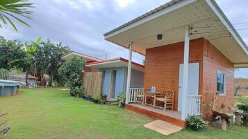 Classic Bungalow, Garden View | 1 bedroom, desk, laptop workspace