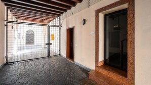Unclassified image, 5 of 30, button - La Promenade - district San Zeno (Verona)
