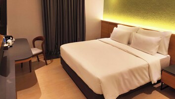 Habitación Deluxe doble, 1 habitación, vistas a la ciudad | Escritorio y wifi gratis