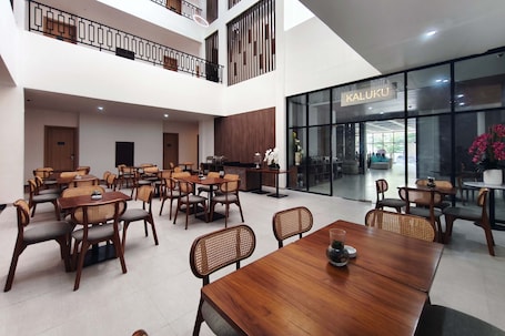 Restaurant. Khas Palu Hotel