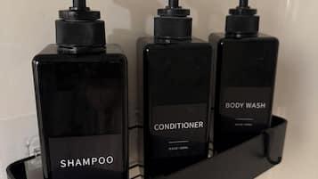 Hårføner, håndklær, såpe og sjampo