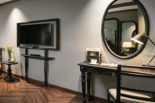 Deluxe Internal Window