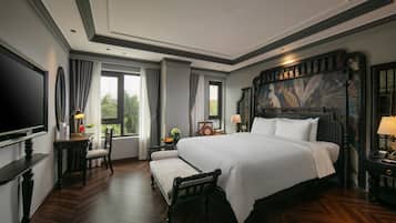 Premium City View | Living area