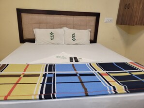 Habitación Deluxe | Escritorio, wifi gratis y ropa de cama