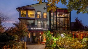 Front of property - YINYUE HOTEL (Hangzhou)