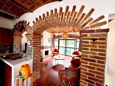 Ajijic Centro with Lake View Rooftop Terrace, AC and Walkable