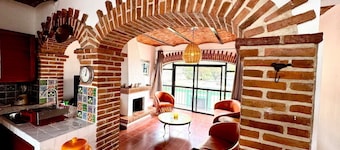 Ajijic Centro with Lake View Rooftop Terrace, AC and Walkable