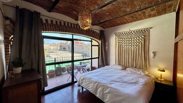 2 chambres, bureau, fer et planche à repasser, draps fournis