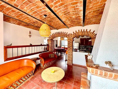 Ajijic Centro with lake view rooftop terrace, AC and walkable
