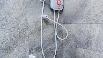 Shower, sandal, handuk, dan sabun