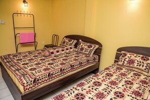 Standard Triple Room | Desk, soundproofing - Kandy Paradise Hotel and Spa (Kandy)