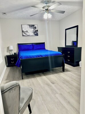 2 室のベッドルーム、アイロン / アイロン台、WiFi、ベッドシーツ