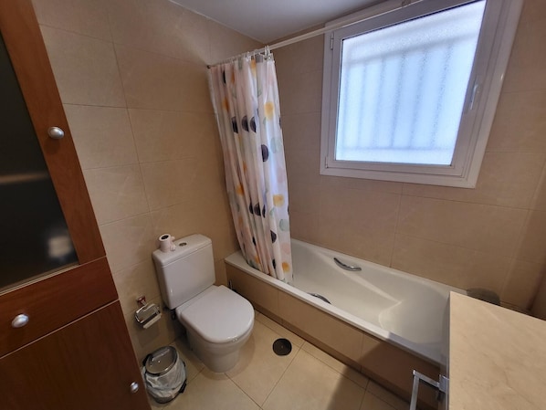 ヘアドライヤー、タオル