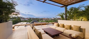 Narawangsa Villa | 4br | Rooftop West Coast View