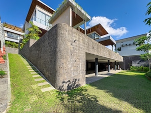Exterior - Narawangsa Villa | 4br | Rooftop West Coast View (Kerobokan)