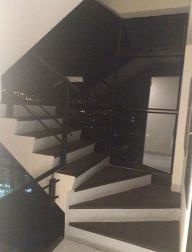 Cozy 1-bedroom condo in charming La Paz with fitness room, WiFi