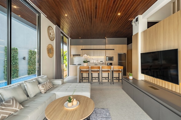 Deluxe-Villa, 3 Schlafzimmer, Poolblick | Wohnbereich | Smart-TV, Netflix, Streaming-Dienste