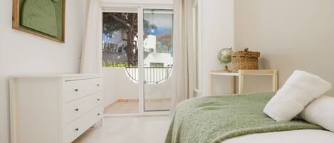 4 slaapkamers, een strijkplank/strijkijzer, wifi, beddengoed