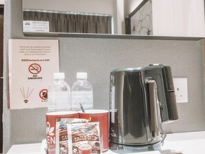 Desk, laptop workspace, free WiFi - Amrise Hotel Geylang, 11Hrs Stay from 10PM to 9AM (Singapore)