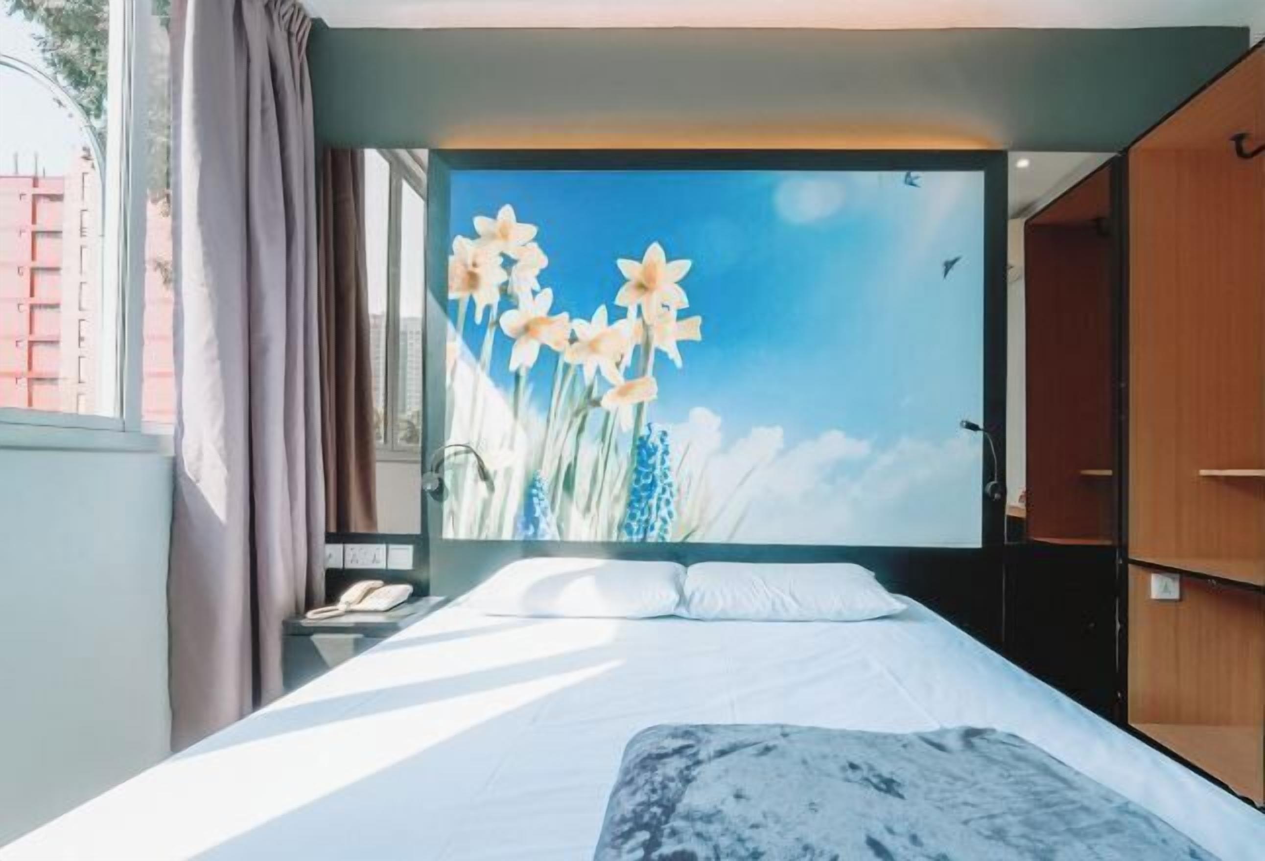 Bureau, espace de travail pour ordinateur portable, Wi-Fi gratuit