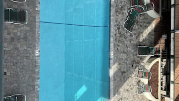 Sisäuima-allas, ulkouima-allas