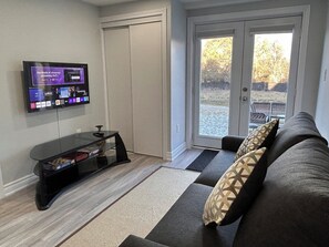 Smart TV, computer monitors