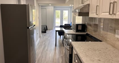 Whitby Gateway - 2BR 3BD 2WR Kitchen Laundry