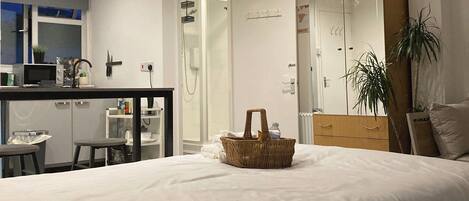 Bügeleisen/Bügelbrett, WLAN, Bettwäsche