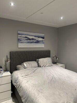 3 bedrooms, WiFi, bed sheets - Croke Park, 3-Beds ,1 pullout bed , SLEEPS 8 (Dublin)